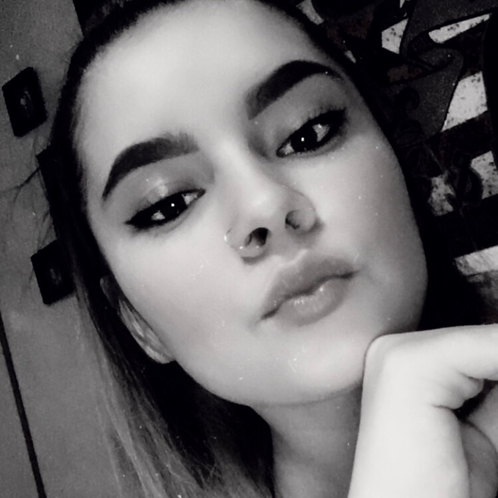 Meet your Posher, Elyssa